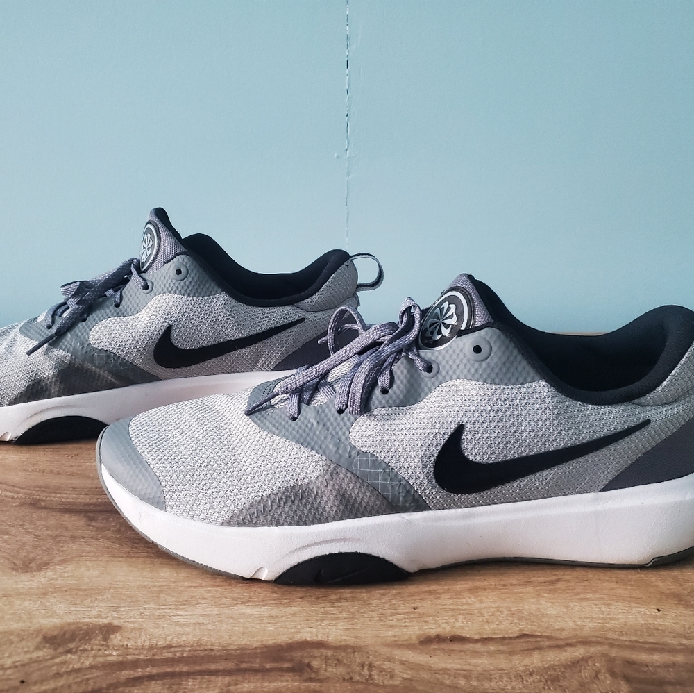 Gray and white Nike Metcon